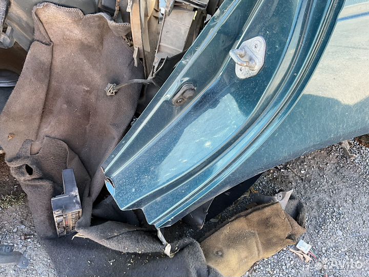 Заднее левое крыло Тойота Авенсис Т220