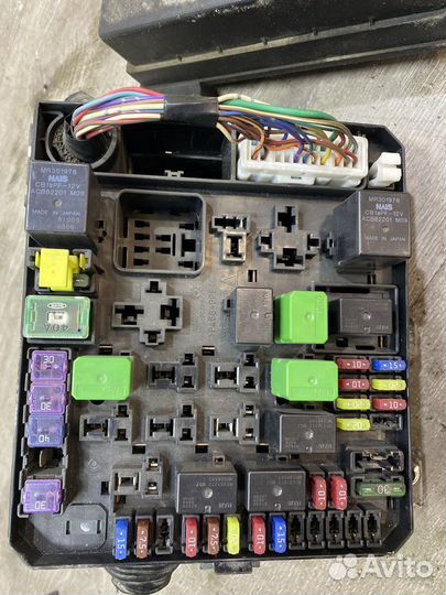 Блок предохранителей Mitsubishi Lancer