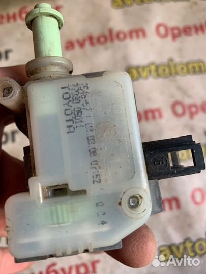 Привод лючка бензобака Toyota Avensis T250