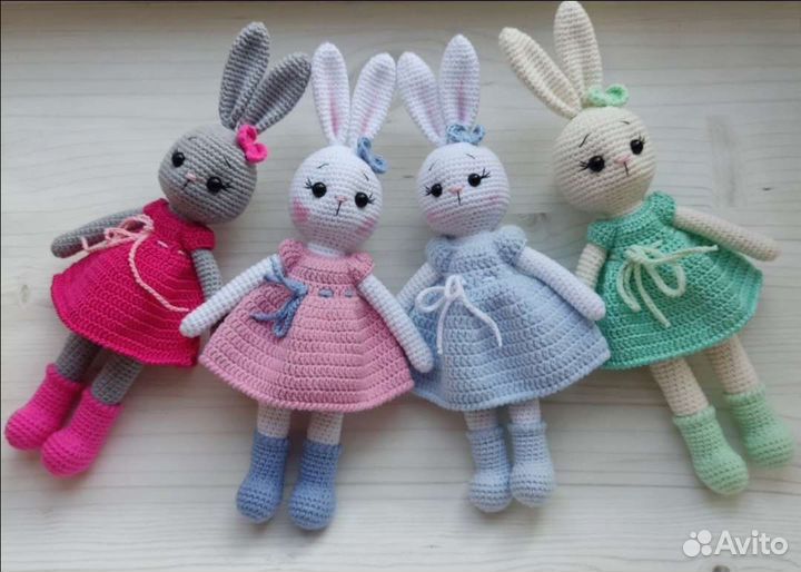 Зайчики вязаный, ручной работы