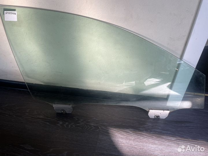 Стекло переднее правое VW Phaeton 3D4845022G