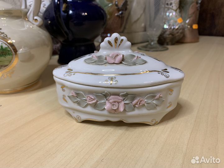 Шкатулка фарфоровая