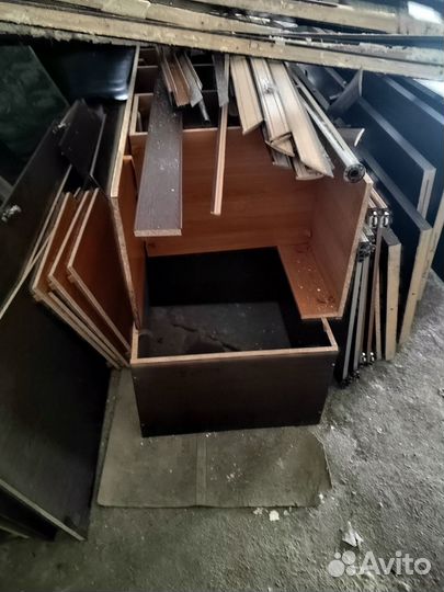 Продам 2 шкафа,плиту, линолеум, двери 5 штук