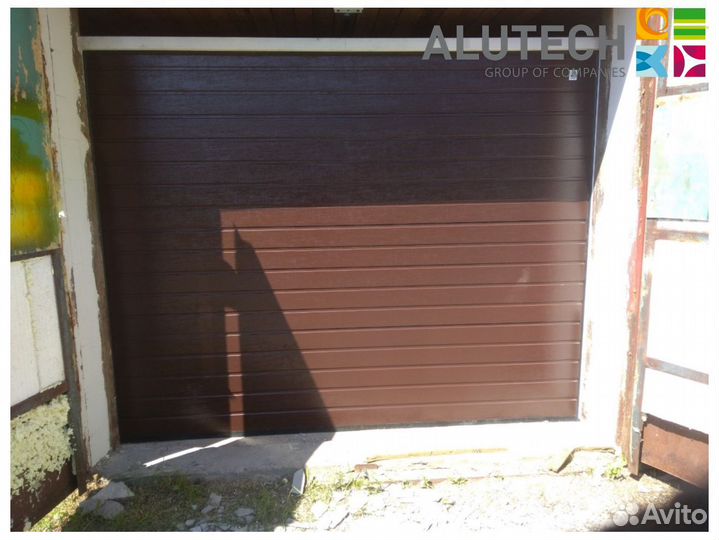 Секционные ворота для гаража alutech