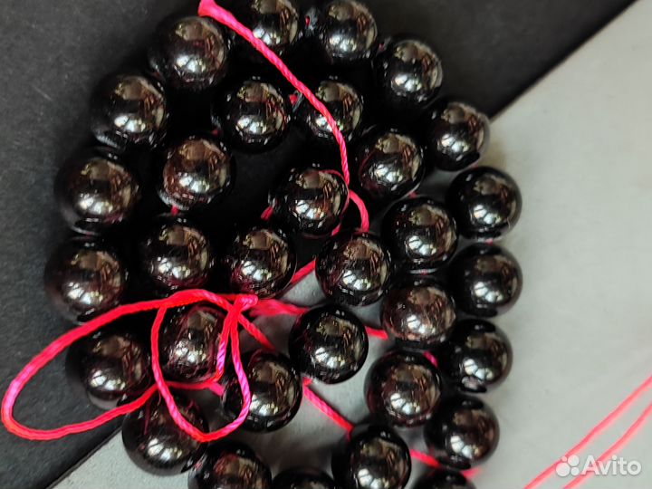 Нить натурального апатита и граната