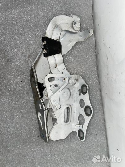 Петля капота правая Mercedes-Benz C-Класс