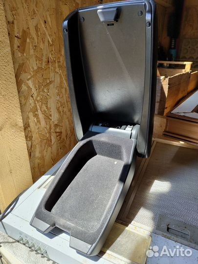 Подлокотник Audi A6