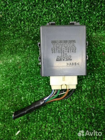 Блок управления центральным замком Toyota Avensis