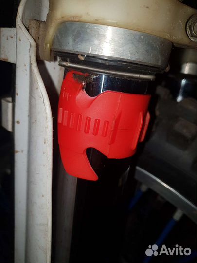 Устройство для чистки сальников и пыльников вилки