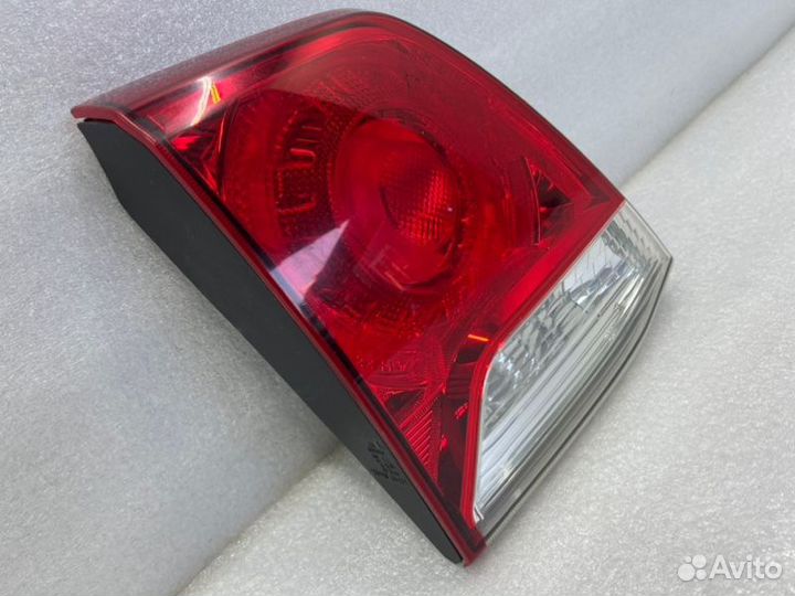 Фонарь внутренний задний левый Toyota Land Cruiser