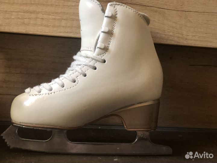 Продаю фигурные коньки