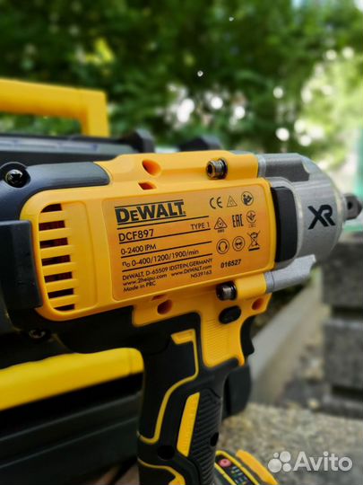 Аккумуляторный гайковерт Dewalt