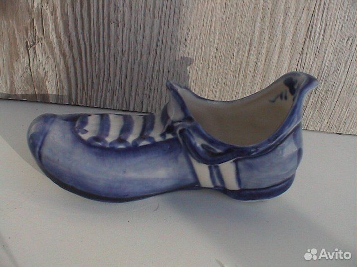 Сувенирная фарфоровая футбольная Бутса.Гжель