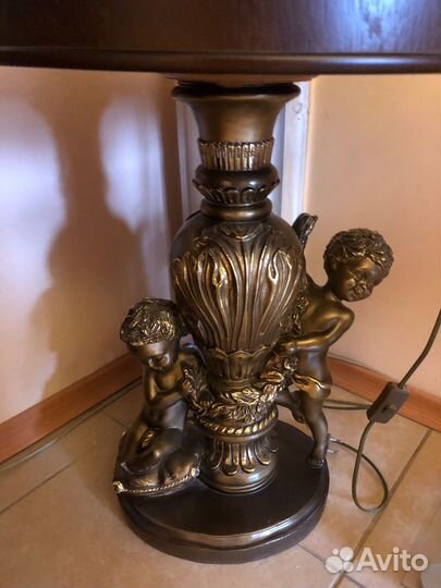 Стол интерьерный (с ангелочками). 