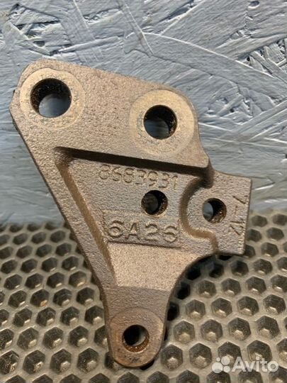 Кронштейн двигателя правый Volvo Xc90 1 рест