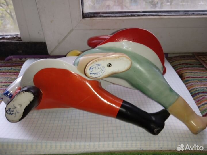 Фарфоровые статуэтки разные