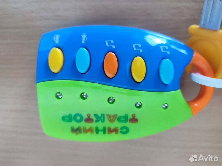 Музыкальный брелок ключи Умка синий трактор