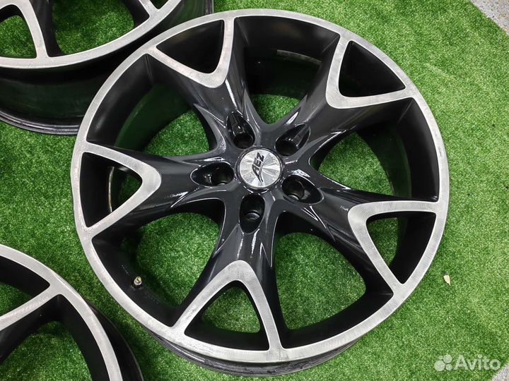 R-20 Aez Phoenix (5x114,3; Et30; 9j)