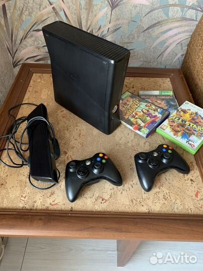 Xbox 360 + 2 Геймпада, Kinect и 3 диска