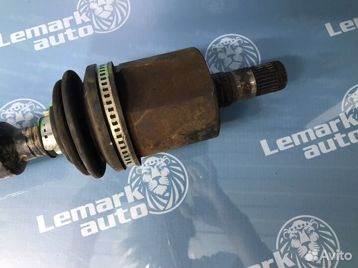 Полуось передняя правая Volkswagen Passat B6