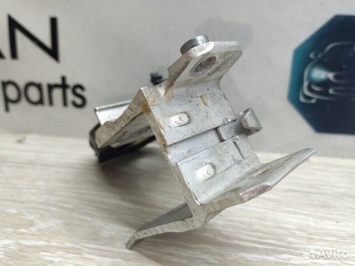 Кронштейн радиатора правый Bmw 3 F30 N55B30 2012