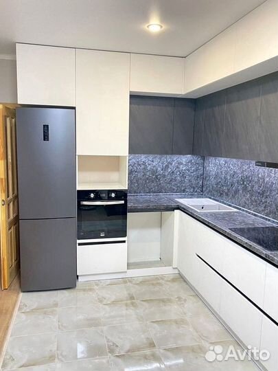 Кухня в потолок на заказ