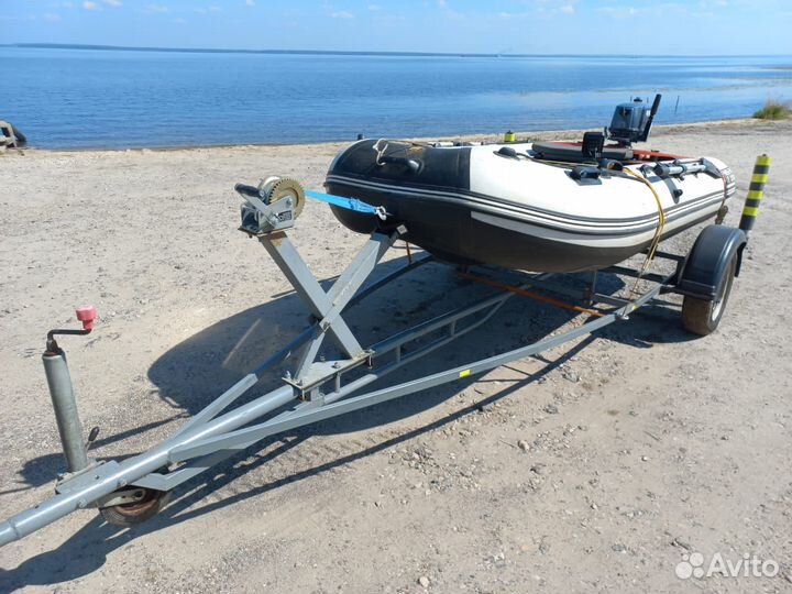 Лодка Ривьера 3200