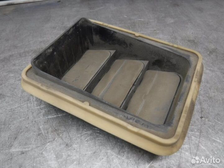 Решетка вентиляционная задняя левая Peugeot 408