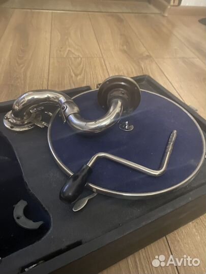 Старинный патефон