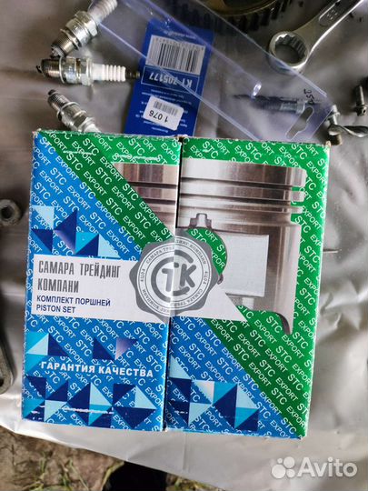 Поршня на гранту