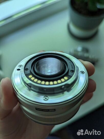 Объектив Olympus 17mm f/1.8, серебристый