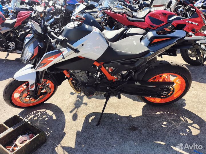 KTM 890 Duke R 2021г. Пробег: 2км, Оценка: 4.5