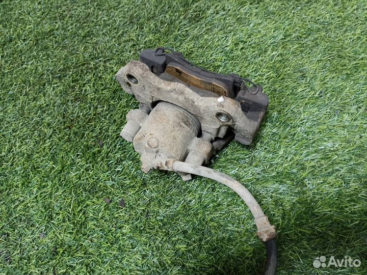 Тормозной суппорт передний левый Opel Zafira B