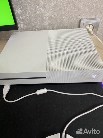 Xbox one s 500gb + монитор MSI 100hz