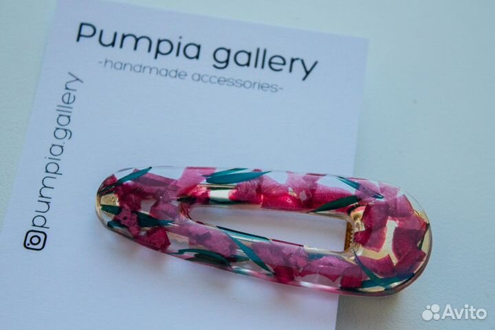 Заколка для волос из эпоксидной смолы и сухоцветов