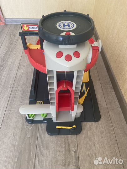 ELC Большой гараж,парковка с вертолетной площадкой