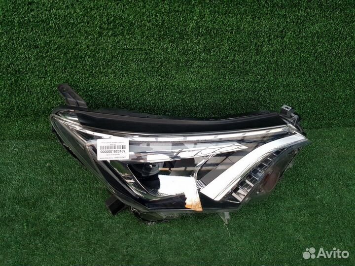 Фара правая Toyota RAV4