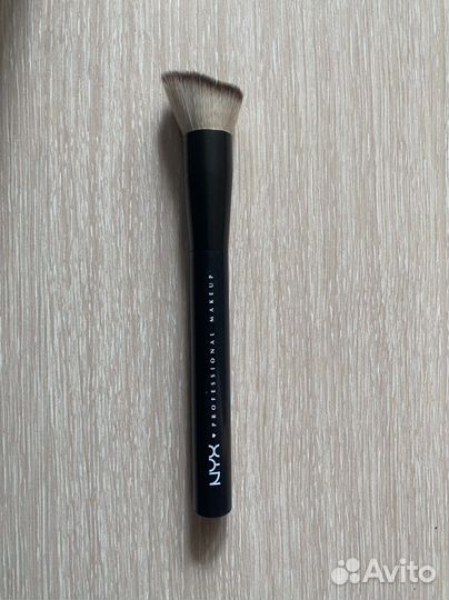 Nyx кисть для тона
