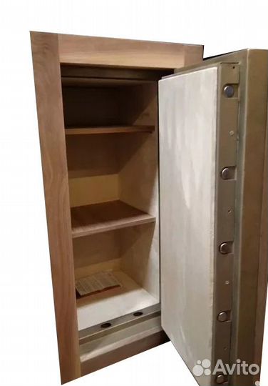 Сейф в дереве для документов и денег 