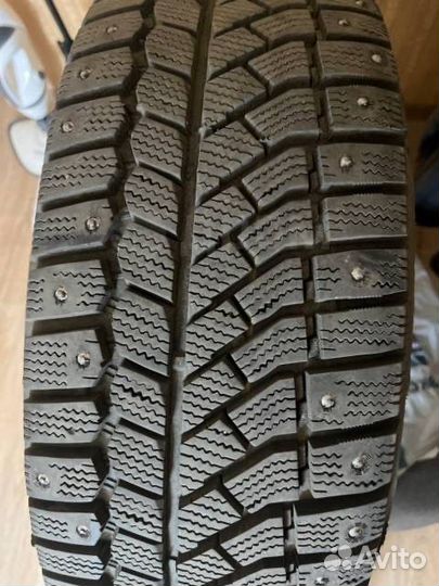 Viatti Brina Nordico V-522 215/60 R16 92T