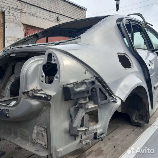 Заднее правое крыло Renault megane 2