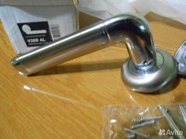 Оконная балконная ручка с замком и VantageV28D AL