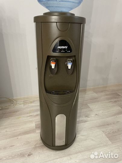 Кулер для воды напольный