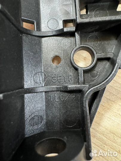 Кронштейн фары правый Honda Accord 8