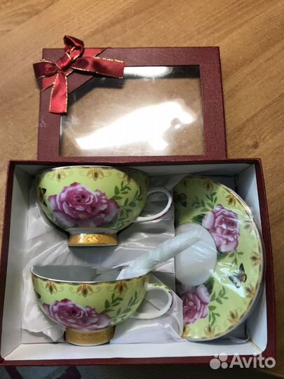 Новый красивый подарочный набор фарфоровых чашек