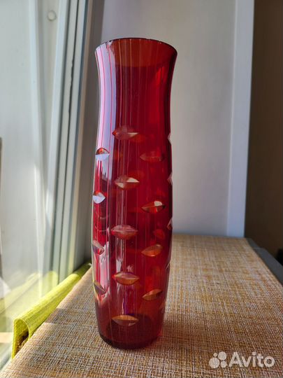 Ваза СССР, красного стекла с глазками