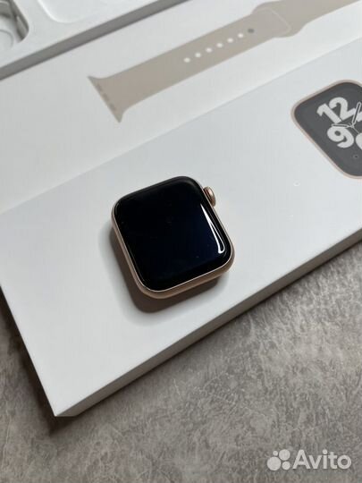 Часы apple watch Se 40 mm Gold