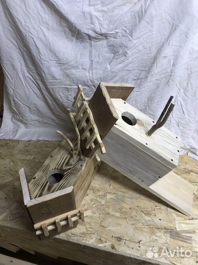 Кормушка для птиц и скворечники