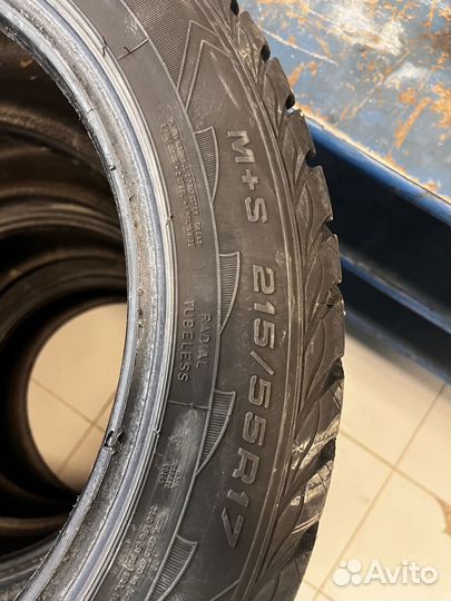 Goodyear UltraGrip Extreme 215/55 R17 94T