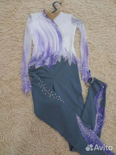 Костюм для выступлений по фигурному катанию